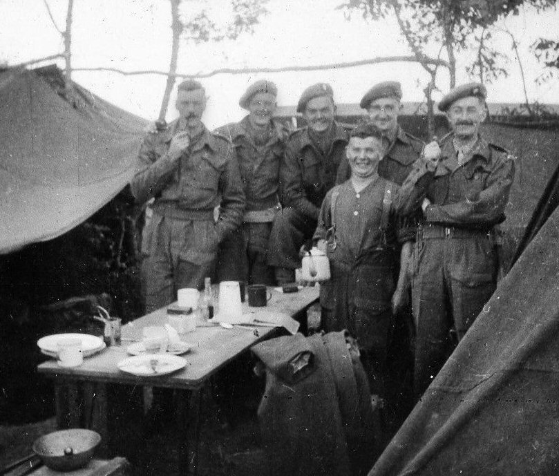 Officers of the 1st Battalion Worcestershire Regiment in Normandy (July 1944)